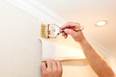 Pose de papier peint à Piacé — revêtements muraux et toiles de verre